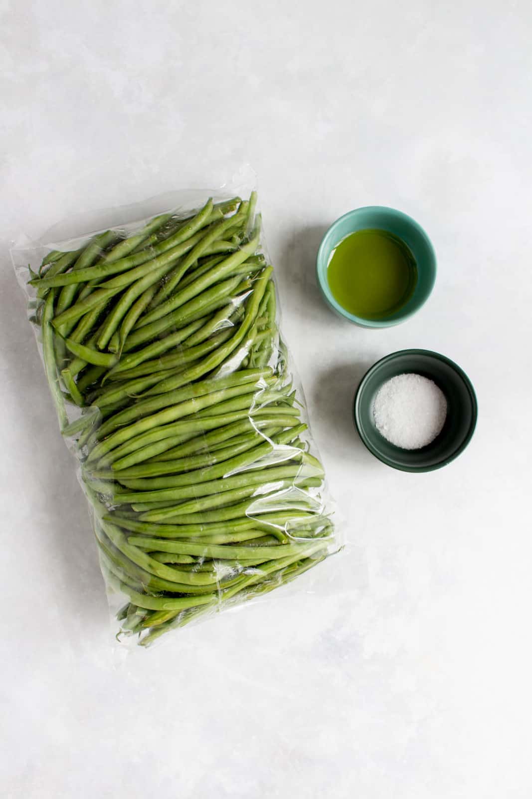 Ingredients needed to make air fryer green beans.