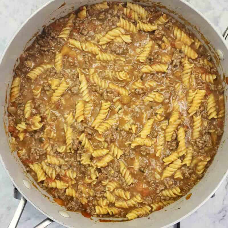 Overhead view of process shot 3 - bring the mixture to a boil, then turn the heat down to medium-low. Cover with a lid and simmer for about 8-10 minutes.